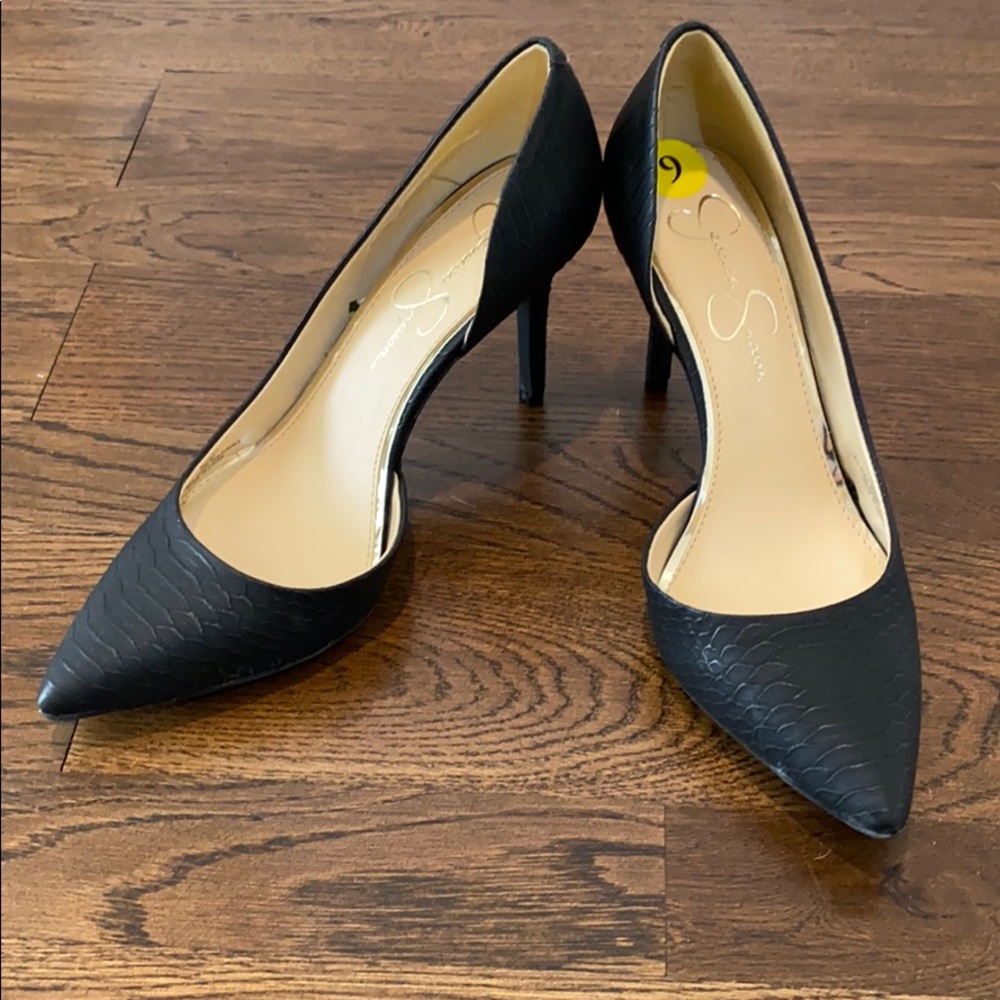 A matte black snake printed pump ! Never worn!